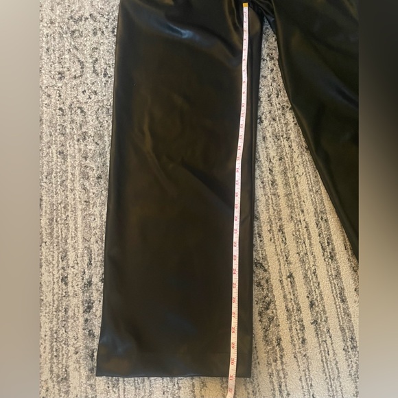 Icône
Vegan-leather pleated wide-leg pant women’s size large (like new) - Picture 8 of 9